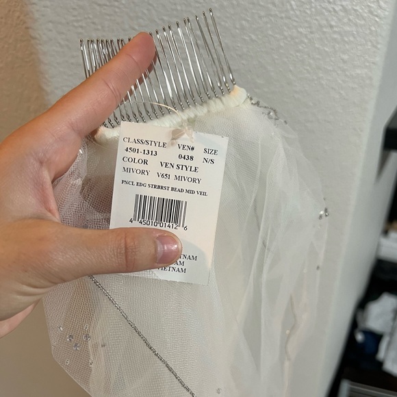 Mid Length Veil - Picture 2 of 9